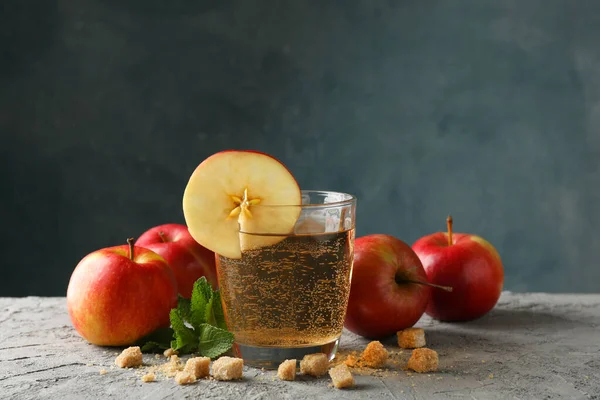 Composición Con Sidra Azúcar Manzanas Sobre Mesa Gris — Foto de Stock