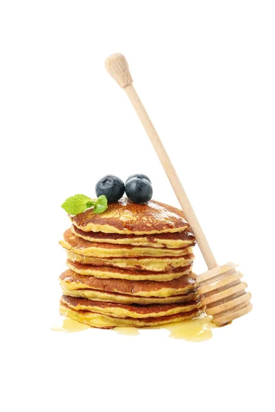 Leckere Pfannkuchen Mit Honig Und Obst Isoliert Auf Weißem Hintergrund — Stockfoto
