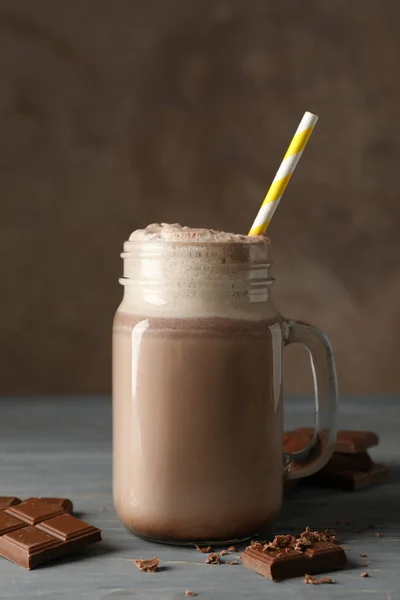 Verre Milk Shake Chocolat Sur Une Table Bois Boisson Été — Photo