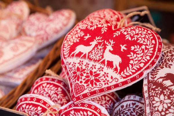 Färgglada dekorationer på julmarknaden i Alsace — Stockfoto