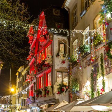Strasboug 29 Aralık 2015. Noel dekorasyon Strasbourg, Alsace, Fransa
