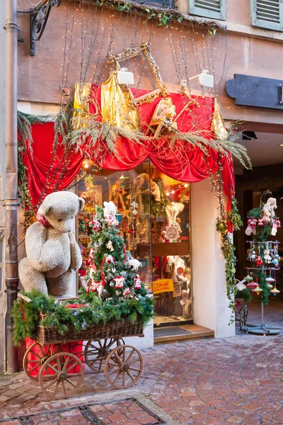 2015. december 29.-ig:. Karácsonyi dekoráció a mackó Strasbourgban — Stock Fotó