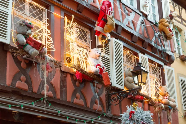 Decoração de Natal com ursinho de pelúcia em Estrasburgo — Fotografia de Stock