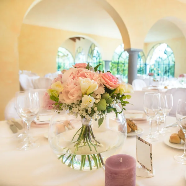 Ensemble de table pour une fête d'événement ou une réception de mariage — Photo