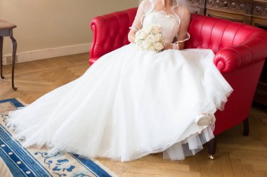 Gelin holding parlak düğün buketi