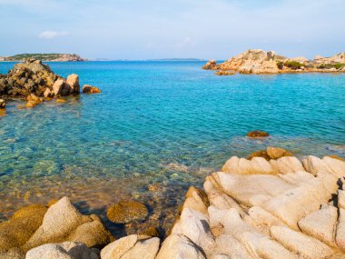 Ada Maddalena, 30 Ekim 2013. Görünümü Monti di Rena Beach Sardunya, İtalya.