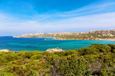 Ada Maddalena, 30 Ekim 2013. Görünümü Monti di Rena Beach Sardunya, İtalya.