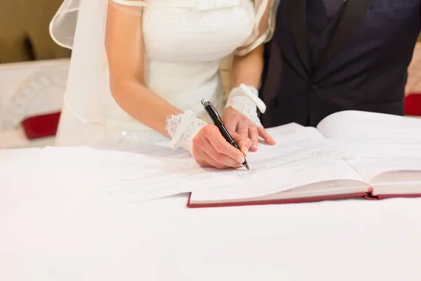 Firma matrimonio sposa — Foto Stock