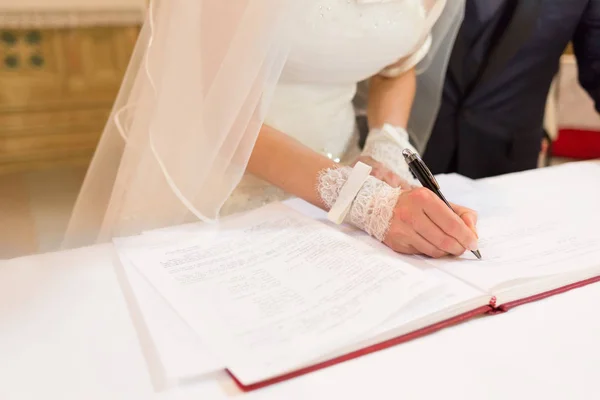 Firma matrimonio sposa — Foto Stock