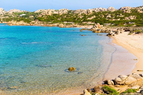 Island Maddalena, 30 октября 2013. View of the Monti di Rena beach on Sardinia, Italy . — стоковое фото