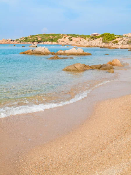 Island Maddalena, 30 octobre 2013. Vue de la plage de Monti di Rena en Sardaigne, Italie . — Photo