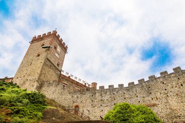 Pavone Canavese Castle, 28 Mayıs 2016. Piedmon güzel Şato