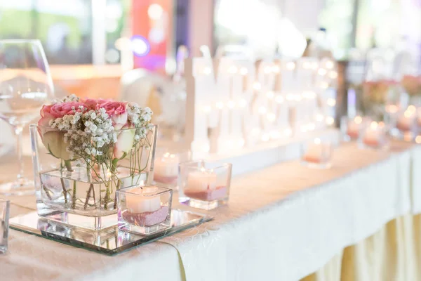 Beautiful wedding table with Mr. & Mrs. — Stock Photo, Image
