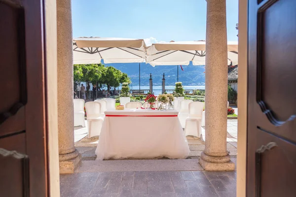 Lago Orta, 19 de julio de 2016. Ceremonia de boda al aire libre a Villa Bossi — Foto de Stock