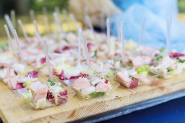 Çeşitli aperatifler ve parmak yiyecekleri.