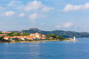 La Maddalena şehir merkezine Feribot Tekne, Sardunya limanda görünümünü,
