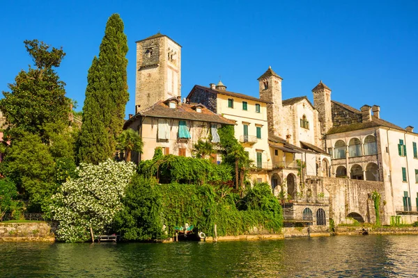 Lago Orta con la isla de San Giulio, Italia — Foto de Stock