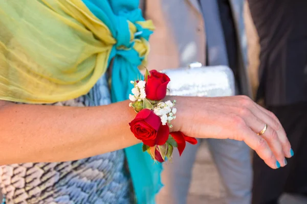 Bruidsmeisjes bloem armband — Stockfoto