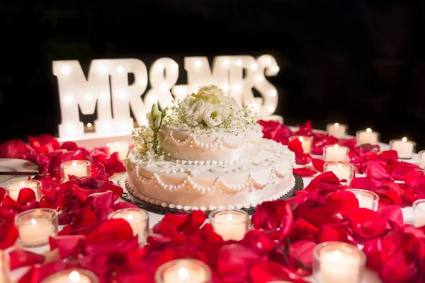 Tatlı düğün pastası açık — Stok fotoğraf