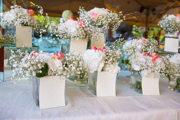 Conjunto de mesa para uma festa de evento ou recepção de casamento — Fotografia de Stock