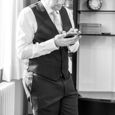 adam konuşan akıllı telefon