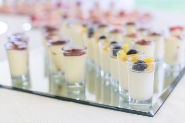 çeşitli mini tatlı