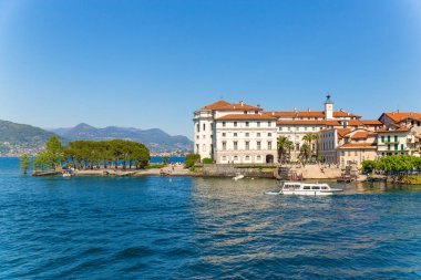 Stresa, Verbania, İtalya - 21 Nisan 2017: Görünümü ada Bella, Borromean Adaları Lake Maggiore Piedmont, İtalya.