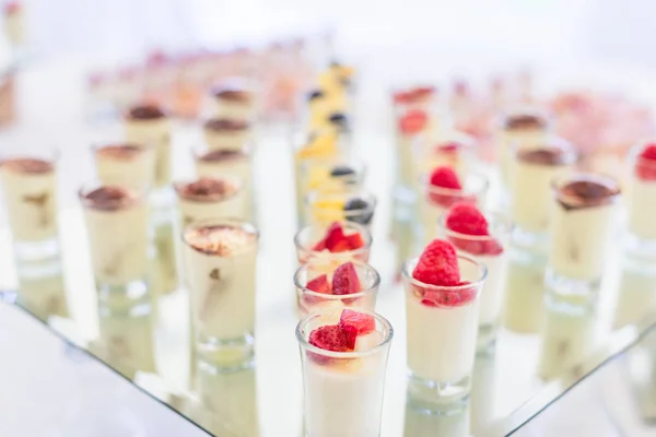 Verschiedene Mini-Desserts — Stockfoto