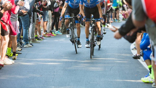 OROPA, ITALIE - 20 MAI 2017 : Les cyclistes participent à la 14ème étape du Giro d'Italia Castellania-Oropa, la 100ème édition du Giro d'Italia . — Photo
