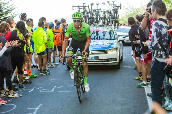 OROPA, ITALIA - 20 DE MAYO DE 2017: Ciclistas participan en la 14ª etapa del Giro de Italia Castellania-Oropa, la 100ª edición del Giro de Italia . — Foto de Stock