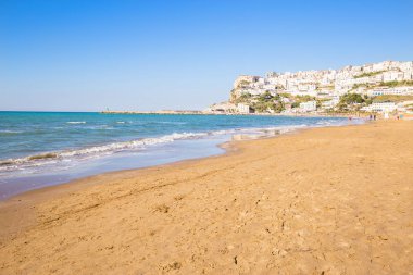 Apulia, İtalya - 28-2017 olabilir. Peschici, küçük doğal bir görünüm