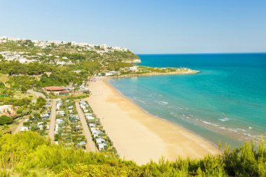 Apulia, İtalya - 29-2017 olabilir. Güzel bir plaj doğal bir görünüm