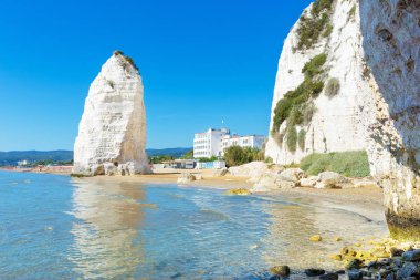 Plaj Vieste Pizzomunno rock, Gargano kenarı, Apulia ile göster
