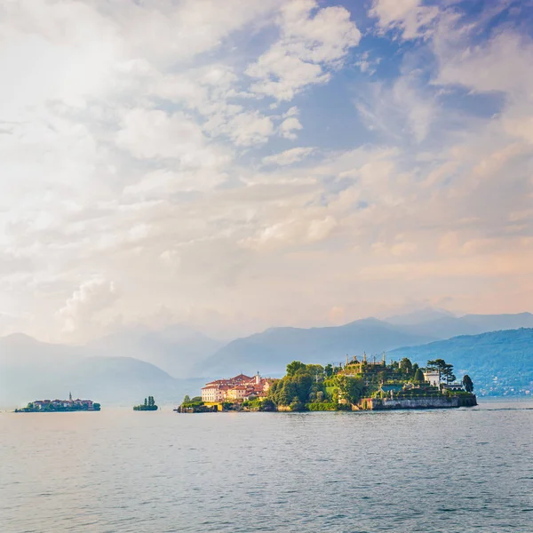 Lake Maggiore, sziget Bella, Borromeo Palace; Stresa, Olaszország — Stock Fotó