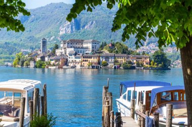 Lake Orta, Piedmont, İtalya, San Giulio adanın romantik görünümü