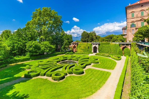 Knížecí Aglie' hrad v regionu Piemont, Itálie. — Stock fotografie