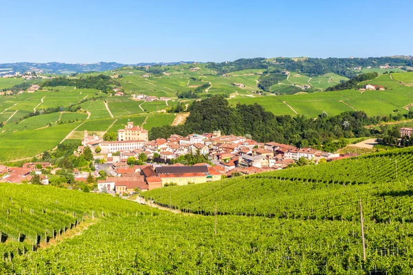 Barolo Kalesi, Langhe, Piedmont, İtalya, 