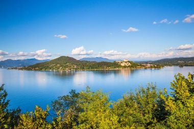 Kale Angera lake maggiore Lombardiya, İtalya