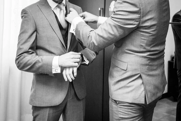 Groom with wedding witnesses — Stock Photo, Image