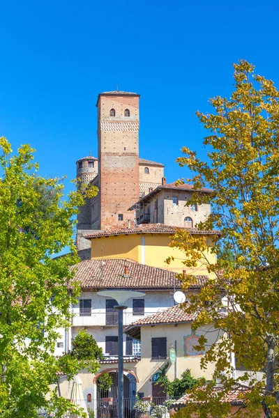 Castillo de Serralunga d 'Alba, Piamonte Italia — Foto de Stock