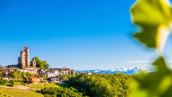 Castillo de Serralunga d 'Alba, Piamonte Italia — Foto de Stock