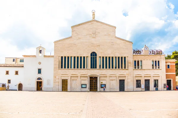 Santuário de San Giovanni Rotondo, Apúlia, Itália . — Fotografia de Stock