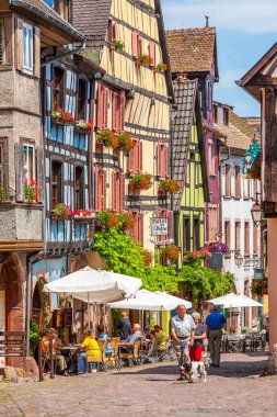 18 Haziran 2012. Riquewihr Alsace'deki / daki. Ünlü şarap rota