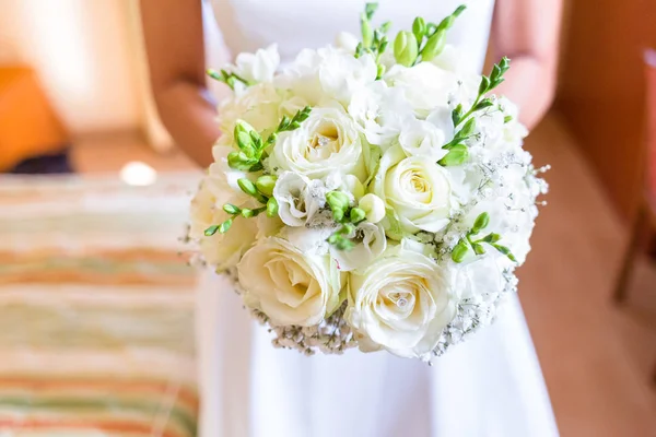 Bouquet de fleurs de rose blanche — Photo