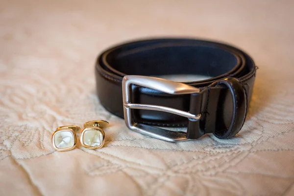 Wedding details. Man accessories, cufflinks and  belt — Stock Photo, Image