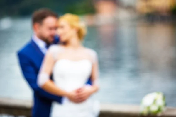Bröllop kyss, bruden och brudgummen kyssa — Stockfoto