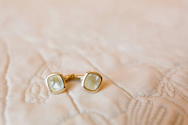 Detalhes do casamento. Acessórios para homem, botões de punho — Fotografia de Stock