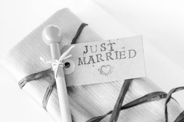 Segno appena sposato per un ricevimento di nozze — Foto Stock