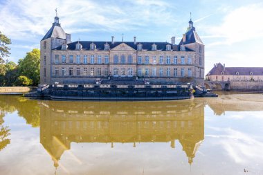 17 Eylül 2019. Sully Şatosu Burgundy, Fransa.