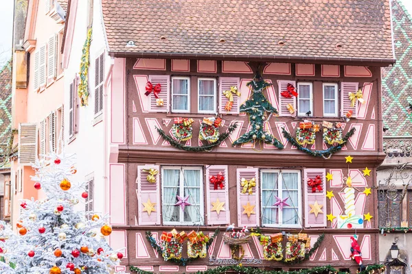 Alsace Deki Noel Pazarında Renkli Süslemeler — Stok fotoğraf